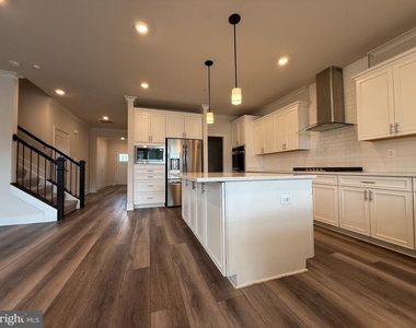 1407 Pinkerton Street - Photo Thumbnail 3