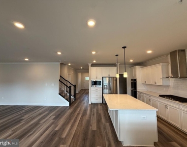 1407 Pinkerton Street - Photo Thumbnail 4