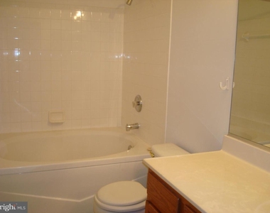 7418 Hindon Circle - Photo Thumbnail 9