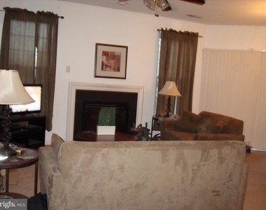 7418 Hindon Circle - Photo Thumbnail 3