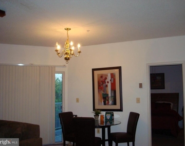7418 Hindon Circle - Photo Thumbnail 4
