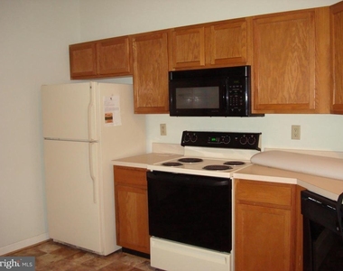 7418 Hindon Circle - Photo Thumbnail 5