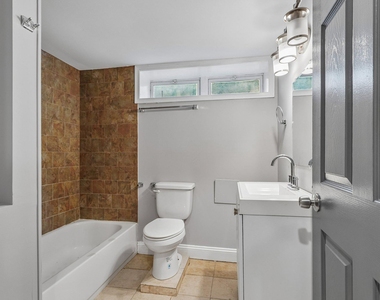 2817 Pelham Avenue - Photo Thumbnail 21