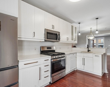 2817 Pelham Avenue - Photo Thumbnail 10