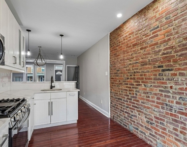2817 Pelham Avenue - Photo Thumbnail 9