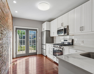 2817 Pelham Avenue - Photo Thumbnail 8