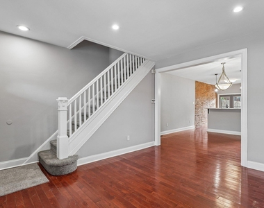 2817 Pelham Avenue - Photo Thumbnail 3
