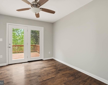 1382 Almond Drive - Photo Thumbnail 9