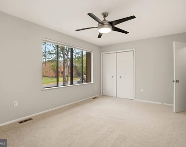 1382 Almond Drive - Photo Thumbnail 15