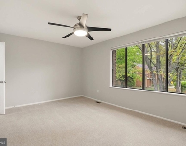 1382 Almond Drive - Photo Thumbnail 14