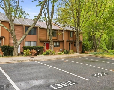 1382 Almond Drive - Photo Thumbnail 2