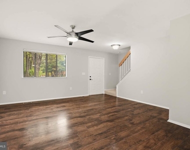 1382 Almond Drive - Photo Thumbnail 5