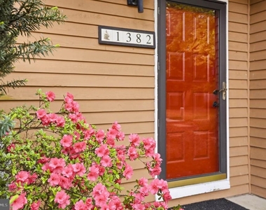 1382 Almond Drive - Photo Thumbnail 3