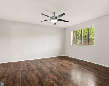 1382 Almond Drive - Photo Thumbnail 8