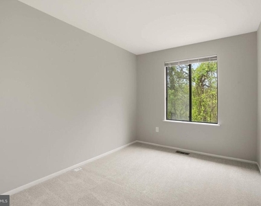1382 Almond Drive - Photo Thumbnail 18