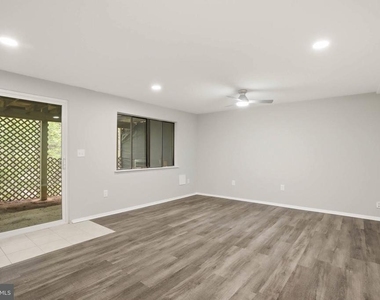 1382 Almond Drive - Photo Thumbnail 23