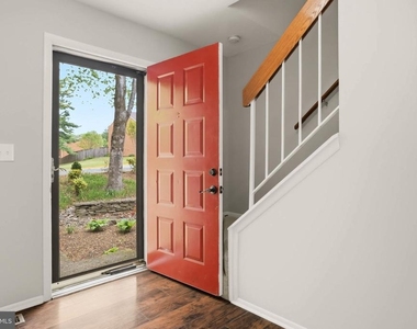 1382 Almond Drive - Photo Thumbnail 4