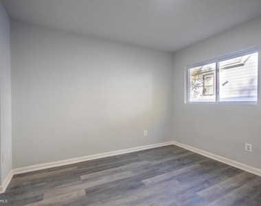 1300 Morris Road Se - Photo Thumbnail 2