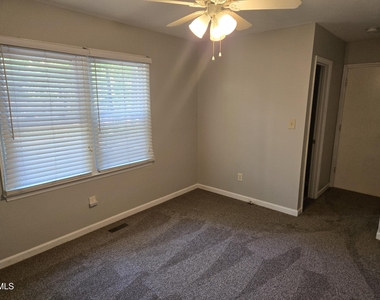 207 Meadow - Photo Thumbnail 8