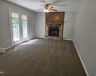 207 Meadow - Photo Thumbnail 1