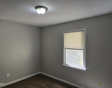207 Meadow - Photo Thumbnail 10