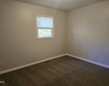 207 Meadow - Photo Thumbnail 12