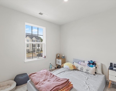 8721 Red Canyon Way - Photo Thumbnail 17