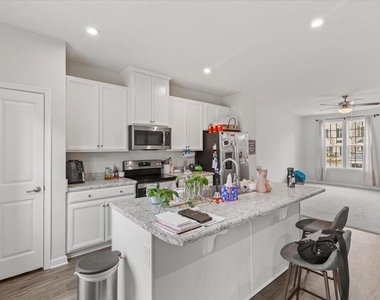 8721 Red Canyon Way - Photo Thumbnail 4