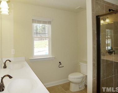112 Bella Drive - Photo Thumbnail 9