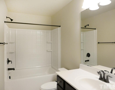 112 Bella Drive - Photo Thumbnail 12