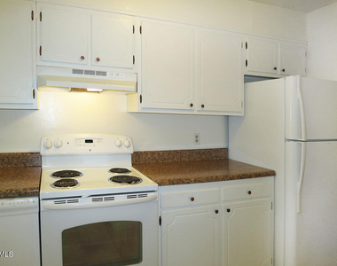 400 Davie Road - Photo Thumbnail 6