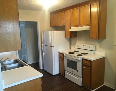 102 Gracie Lane - Photo Thumbnail 2