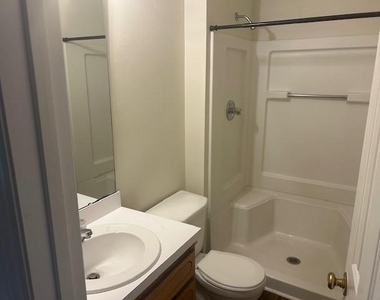 102 Gracie Lane - Photo Thumbnail 8