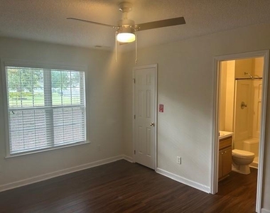 102 Gracie Lane - Photo Thumbnail 7