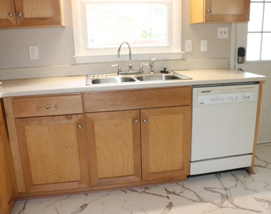 2804 Newark Drive - Photo Thumbnail 3