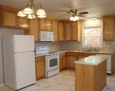 2804 Newark Drive - Photo Thumbnail 2
