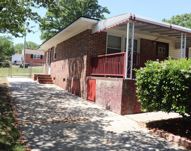 2804 Newark Drive - Photo Thumbnail 9