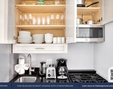 202 East 13th Street - Photo Thumbnail 4