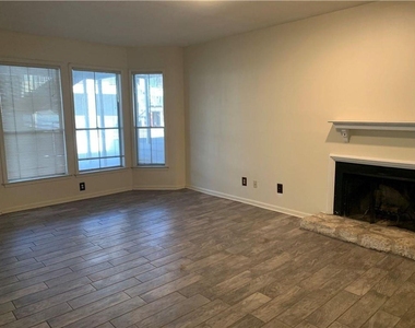 2529 Rio Grande St - Photo Thumbnail 3
