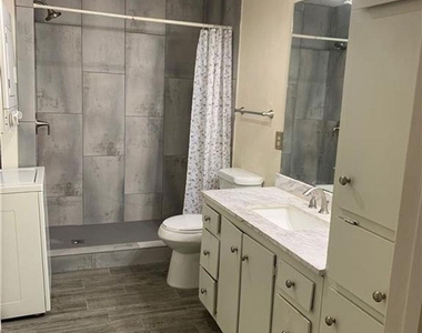 2529 Rio Grande St - Photo Thumbnail 9
