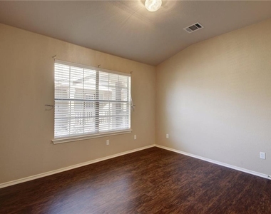 1310 W Parmer Ln - Photo Thumbnail 17