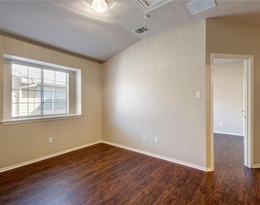 1310 W Parmer Ln - Photo Thumbnail 20