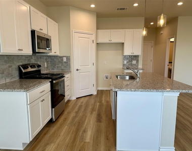 515 War Admiral Dr - Photo Thumbnail 7