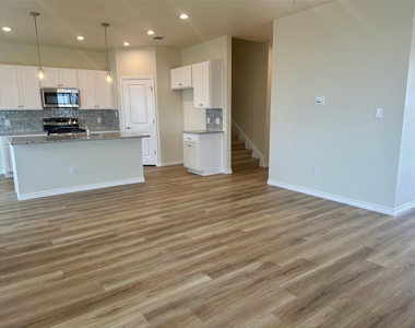 515 War Admiral Dr - Photo Thumbnail 3