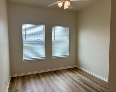 515 War Admiral Dr - Photo Thumbnail 30