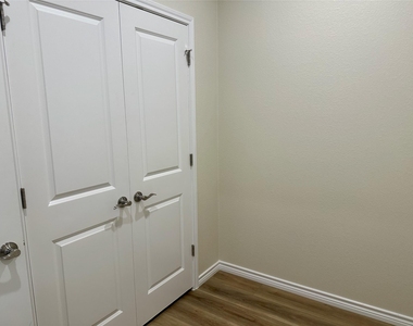 515 War Admiral Dr - Photo Thumbnail 26