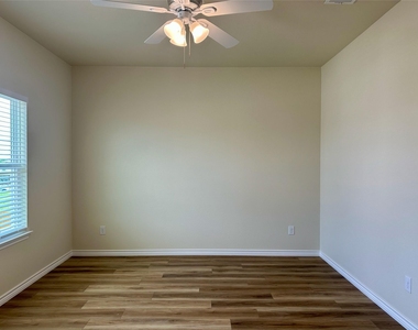 515 War Admiral Dr - Photo Thumbnail 24