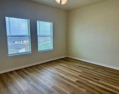 515 War Admiral Dr - Photo Thumbnail 17