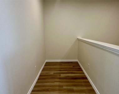 515 War Admiral Dr - Photo Thumbnail 16