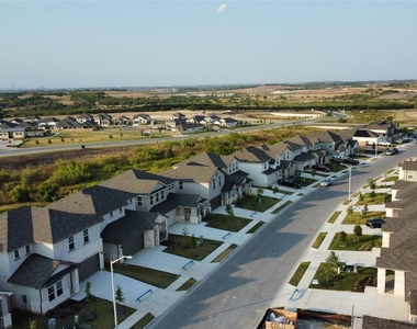 6400 Rounded Pebble Ln - Photo Thumbnail 10